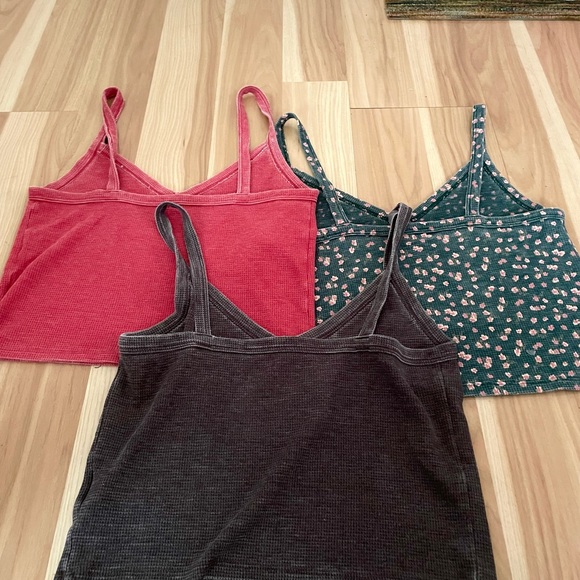 3 pack of American eagle cropped tank tops - Picture 3 of 3